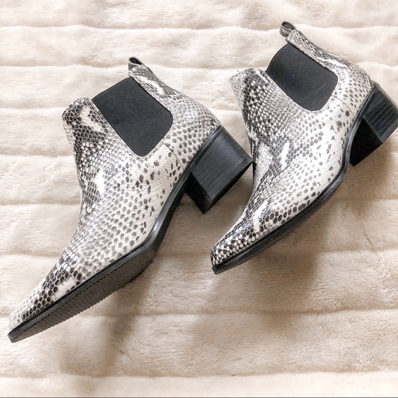 Blondo Emelia Snakeskin Print Waterproof Leather Ankle Boots Black White Size 8 - Picture 6 of 12